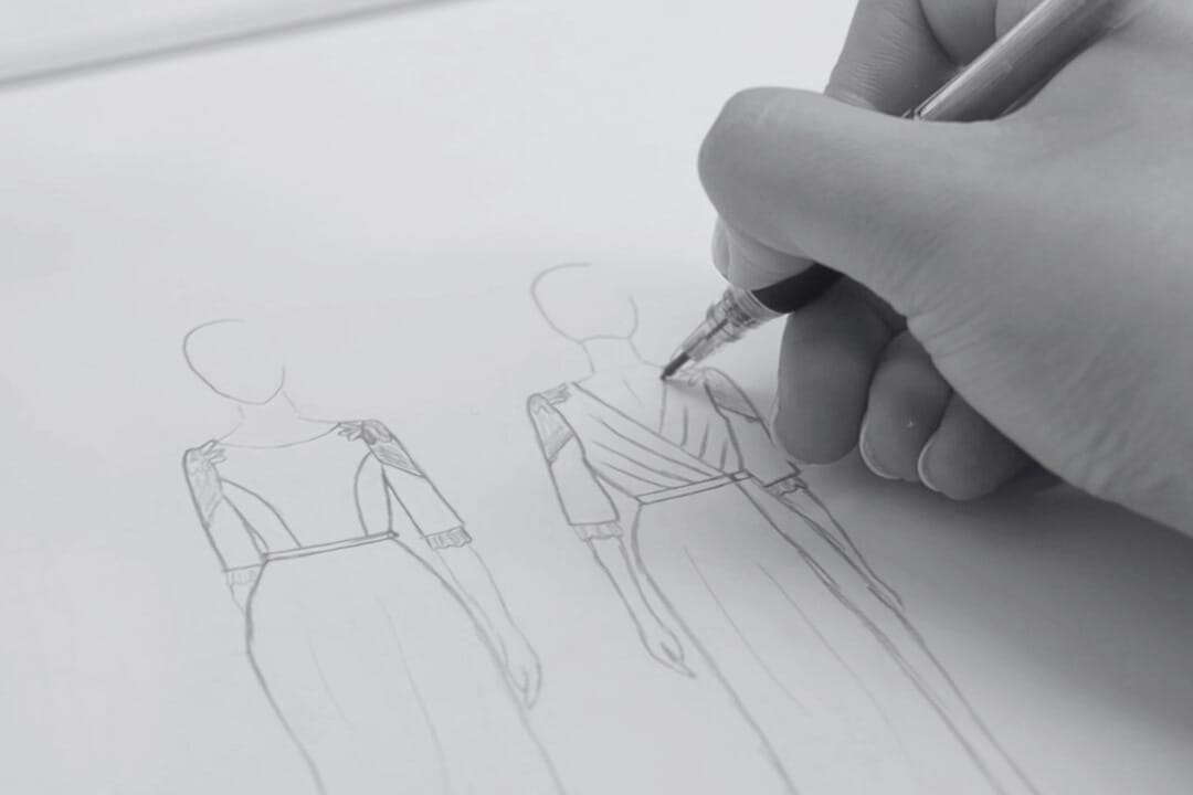 Croquis de création de robe sur-mesure, étape préliminaire du design personnalisé.